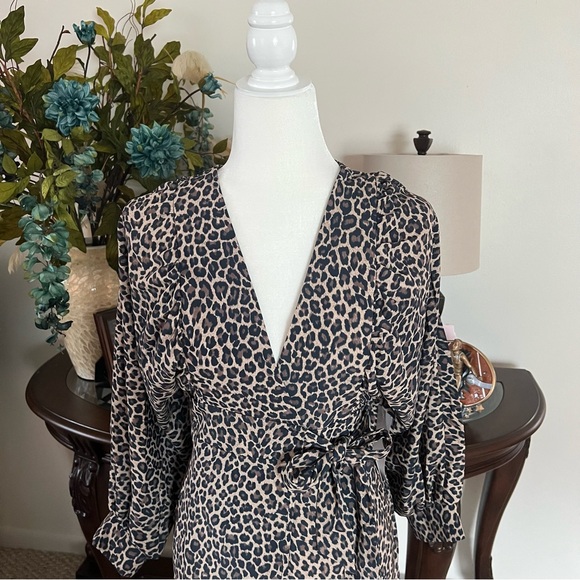 Never Fully Dressed Wrap MIDI Dress Animal Print Long Puff Sleeve Size 8 NWT - Picture 4 of 8